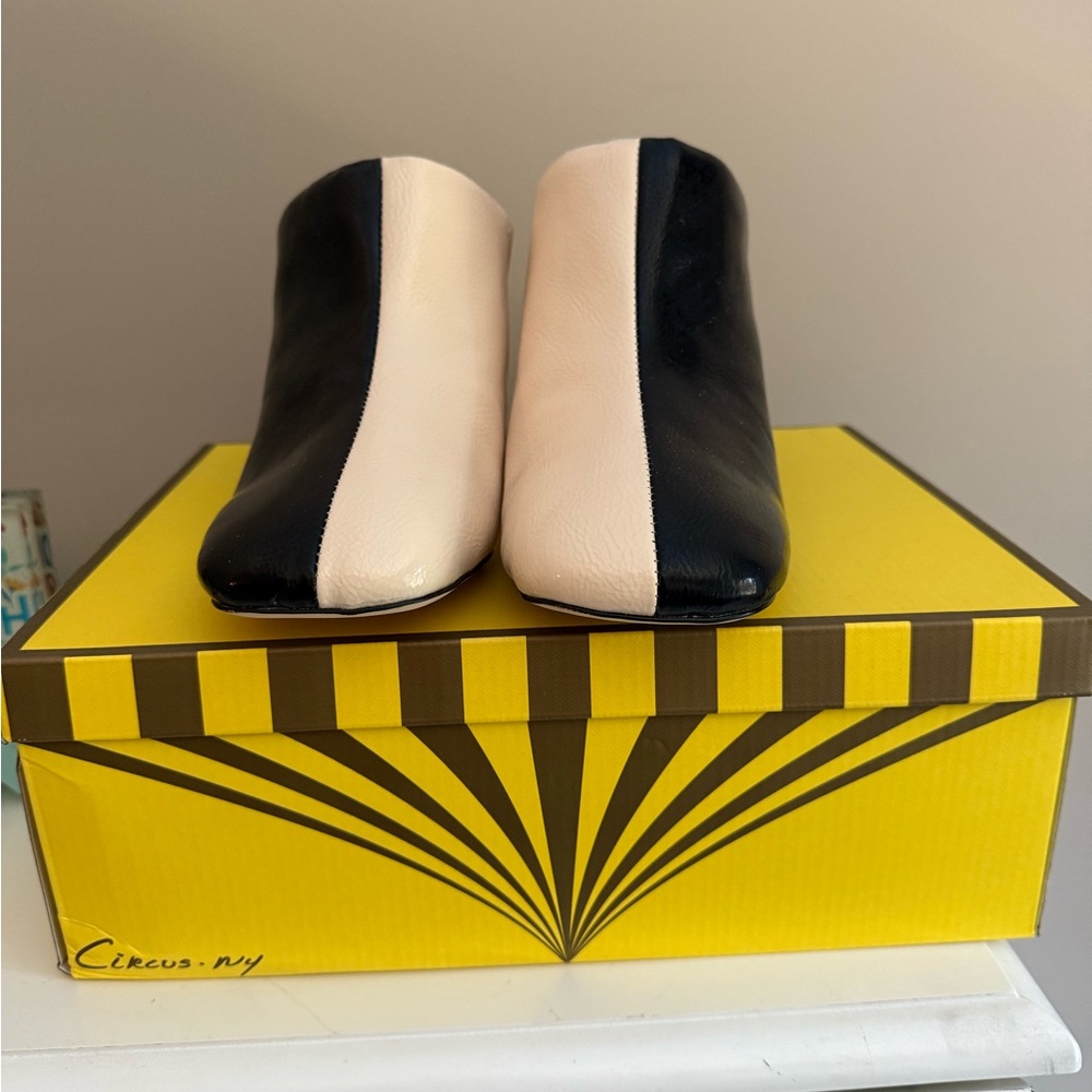 Circus by Sam Edelman Black and Cream Women's Shoes